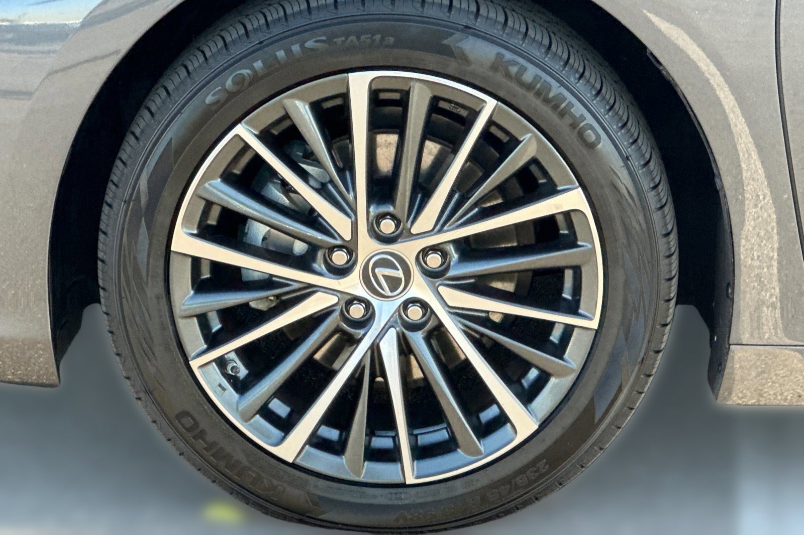 Certified 2025 Lexus ES 300h w/ Premium Package image 13