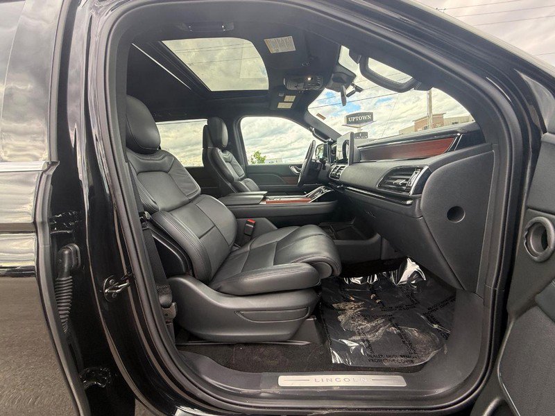 Used 2023 Lincoln Navigator Reserve w/ Monochromatic Package AWD/4WD image 13