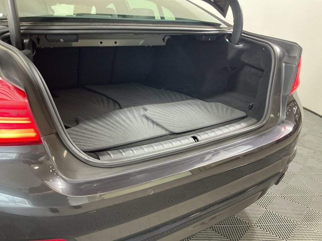 Used 2020 BMW 530e image 11