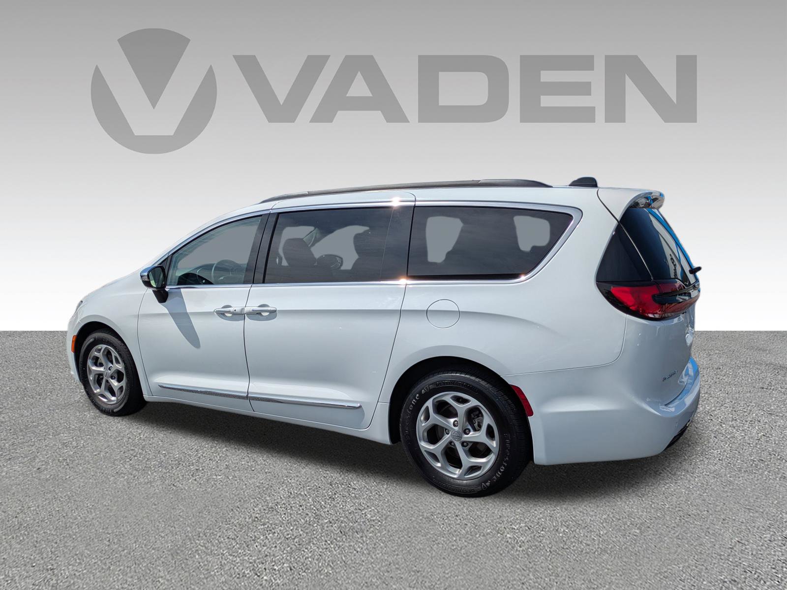 Used 2023 Chrysler Pacifica Limited image 27