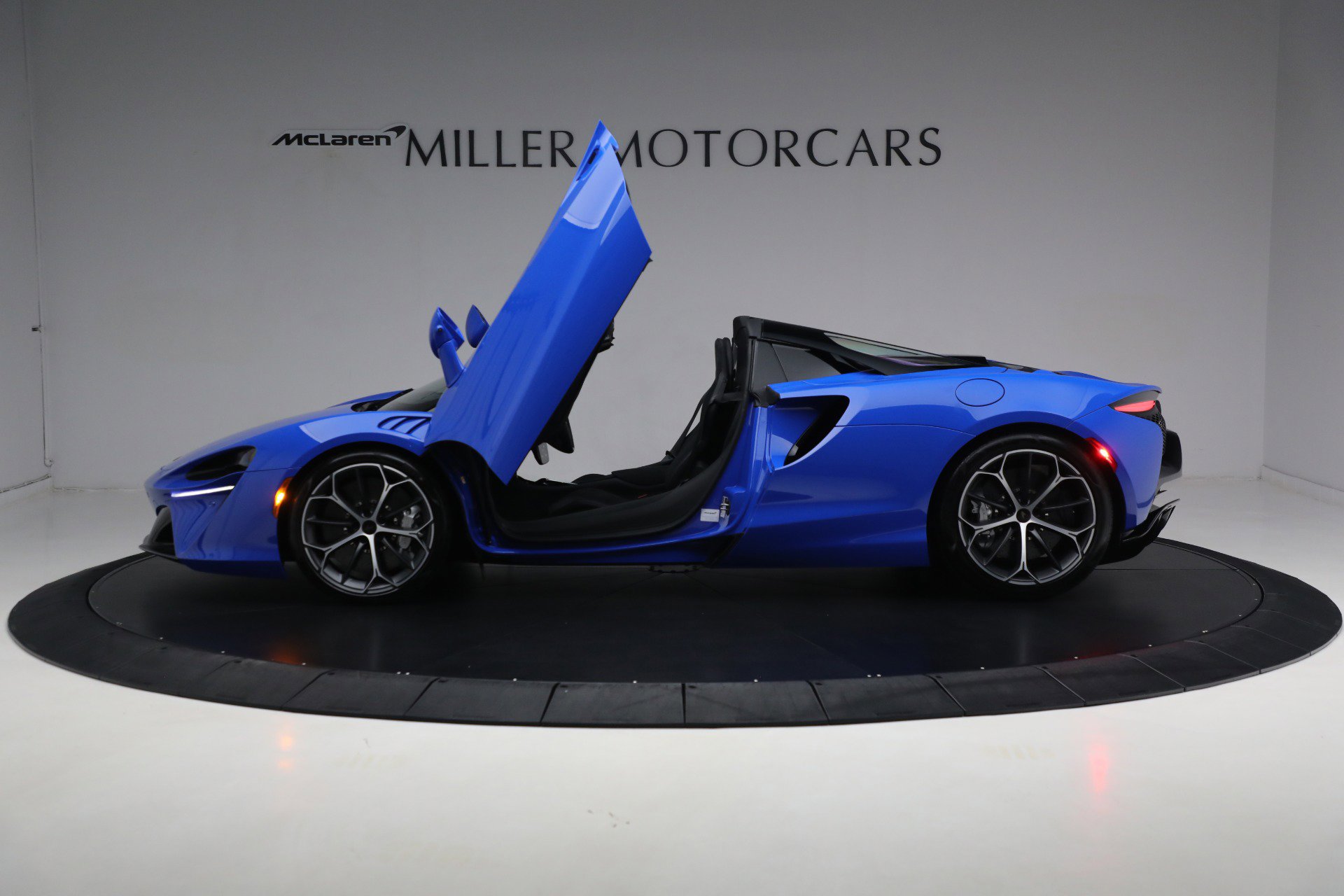 New 2025 McLaren Artura Spider image 27