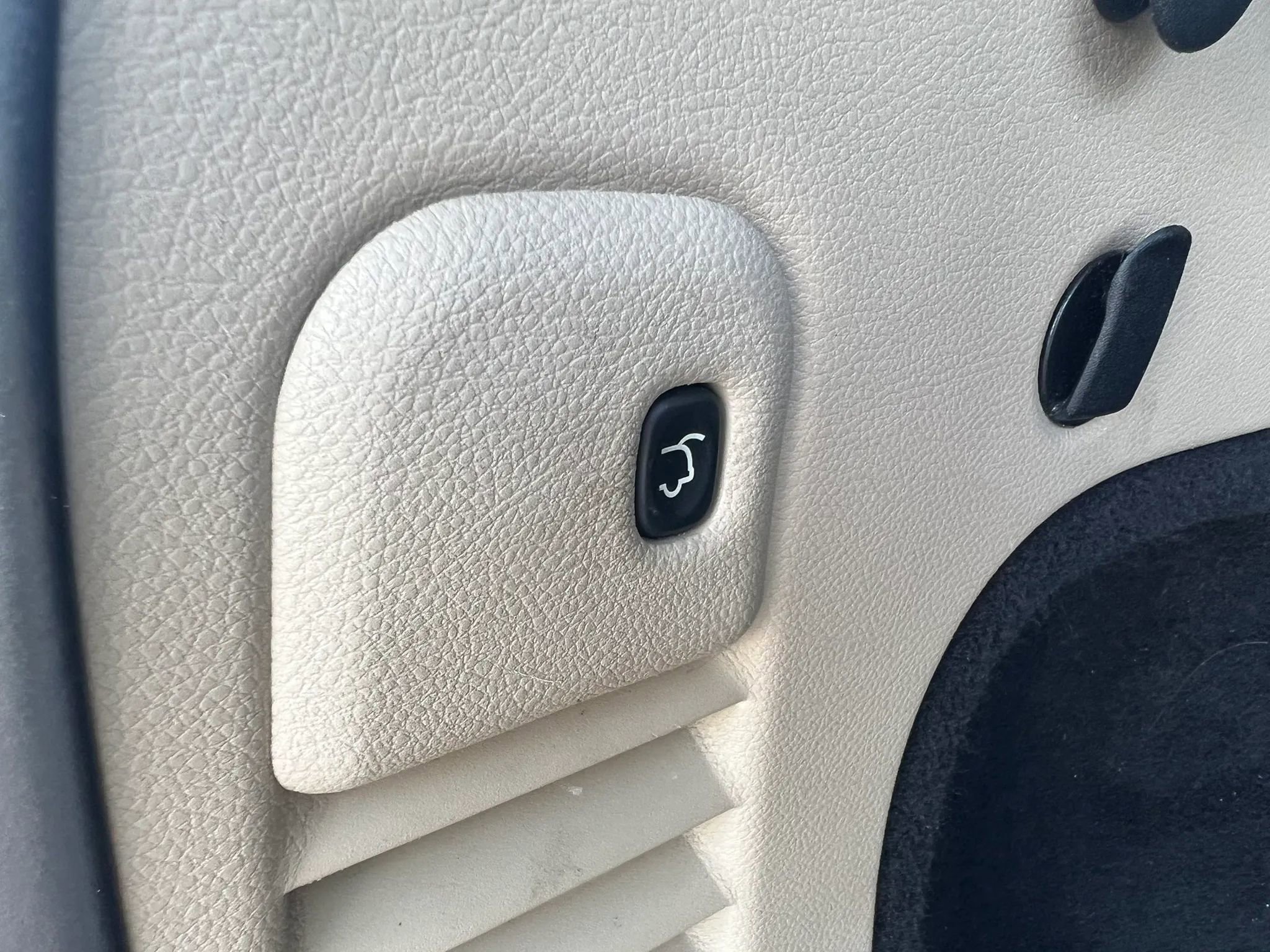 Used 2015 Jeep Grand Cherokee Limited RWD image 12