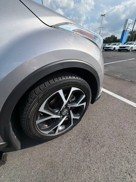 Used 2018 Toyota C-HR XLE FWD image 6