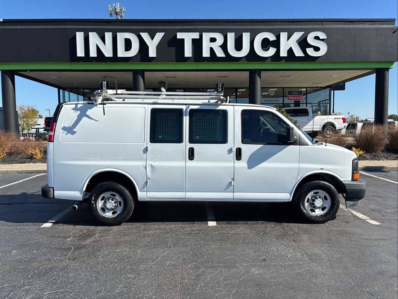 Used 2017 Chevrolet Express 2500 RWD image 1