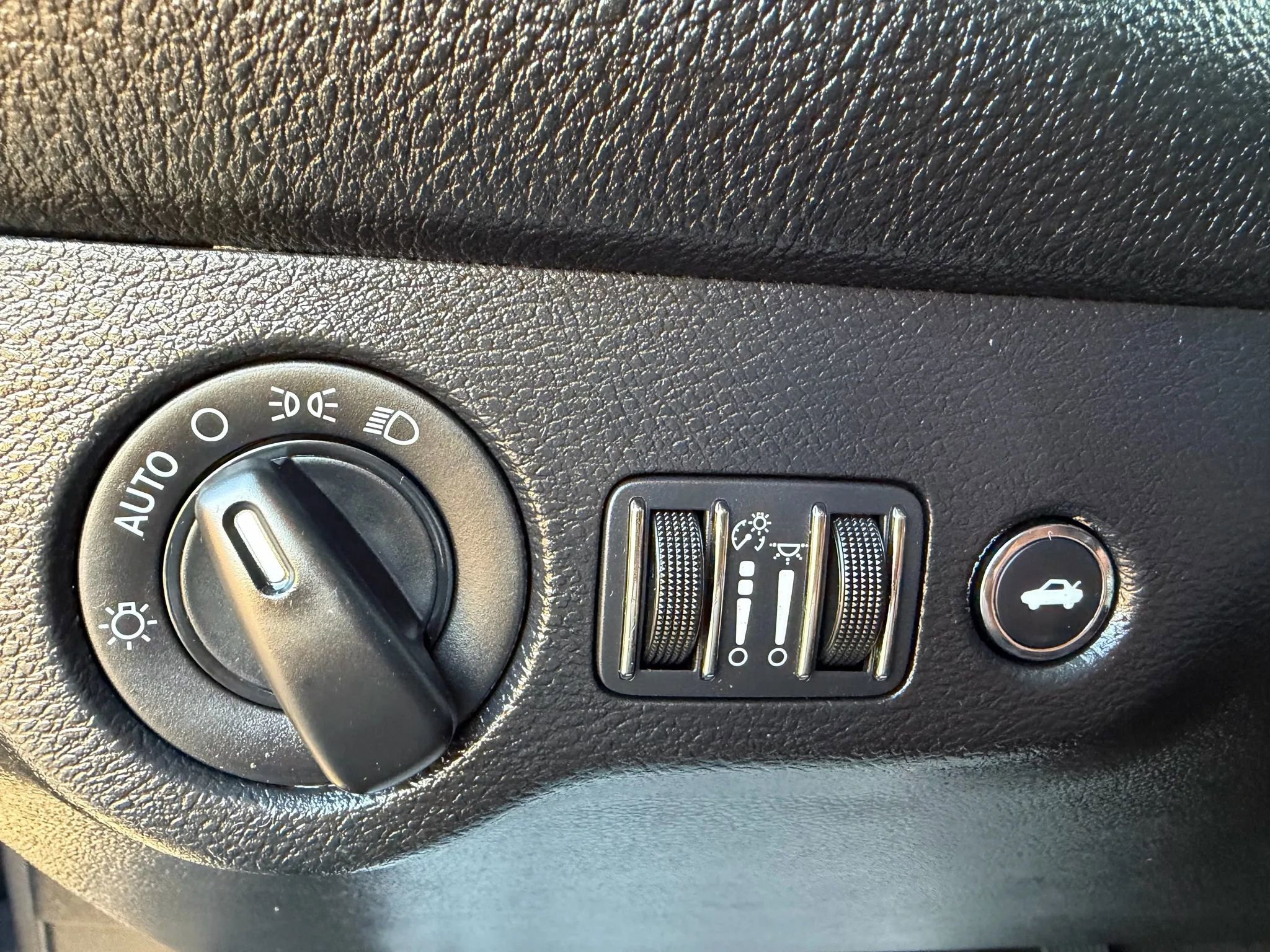 Used 2019 Dodge Challenger SXT image 16