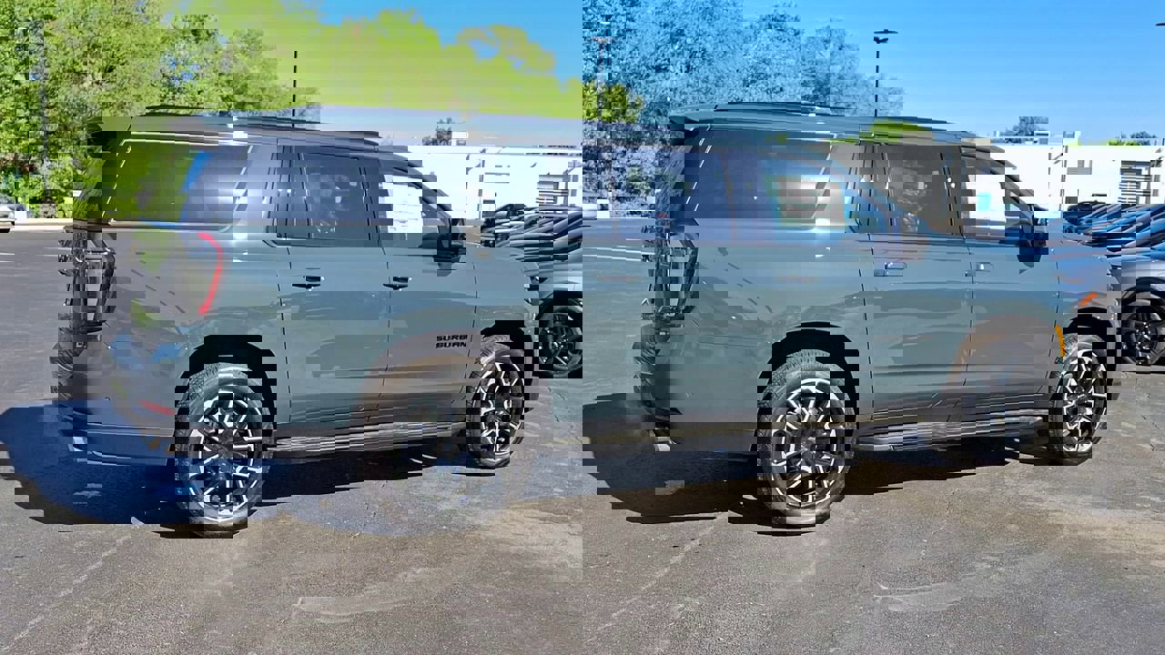 New 2026 Chevrolet Suburban RST w/ RST Capability Package AWD/4WD image 3