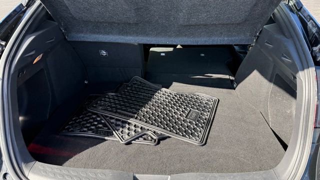 Used 2022 Toyota C-HR XLE image 12