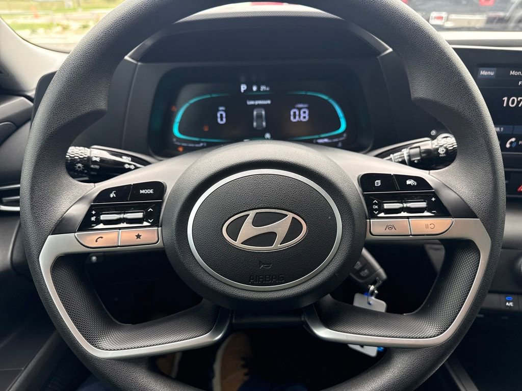 Used 2025 Hyundai Elantra SE image 14