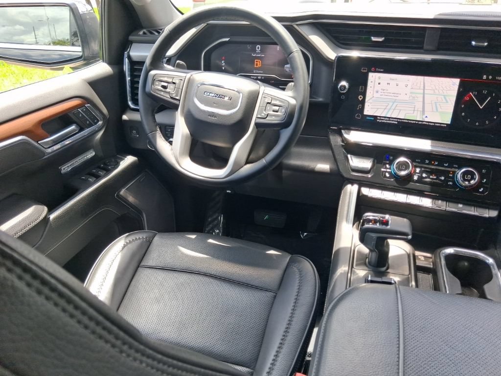 Used 2023 GMC Sierra 1500 Denali w/ Technology Package RWD image 9