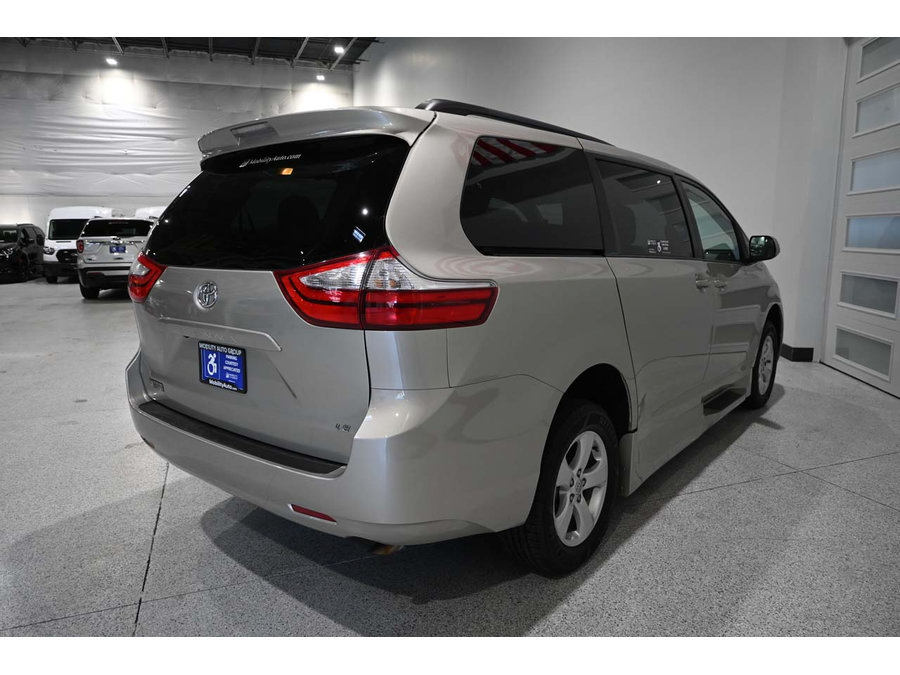Used 2015 Toyota Sienna LE FWD image 6