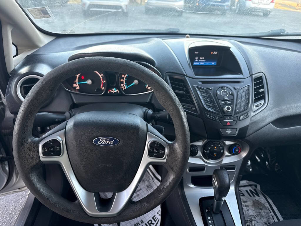 Used 2018 Ford Fiesta SE image 12