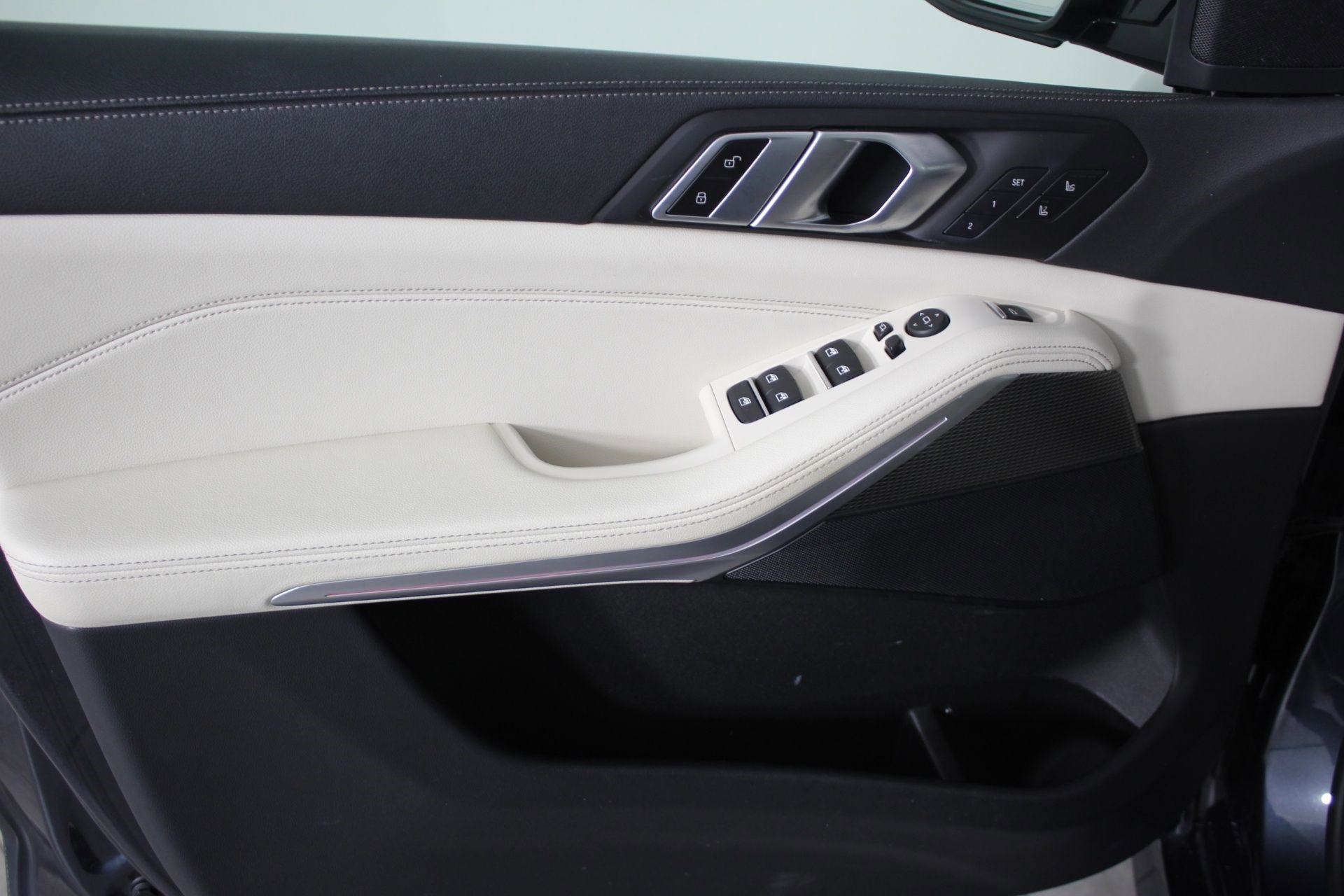 Used 2026 BMW X5 sDrive40i w/ M Sport Package RWD image 11