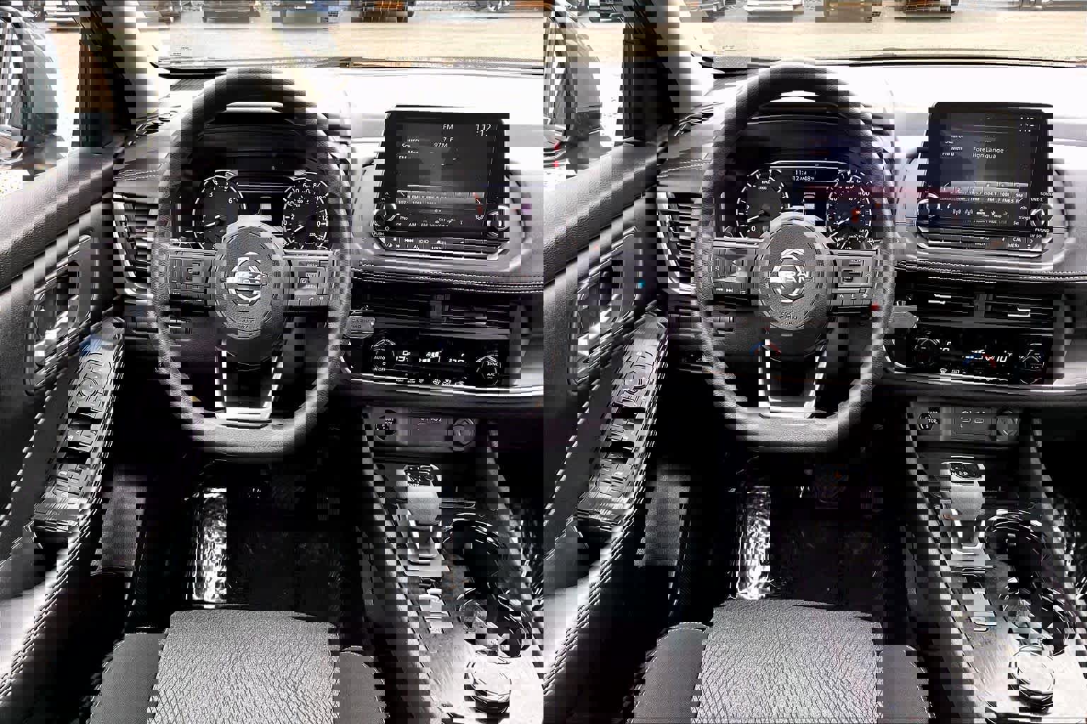 Used 2024 Nissan Rogue SV image 5