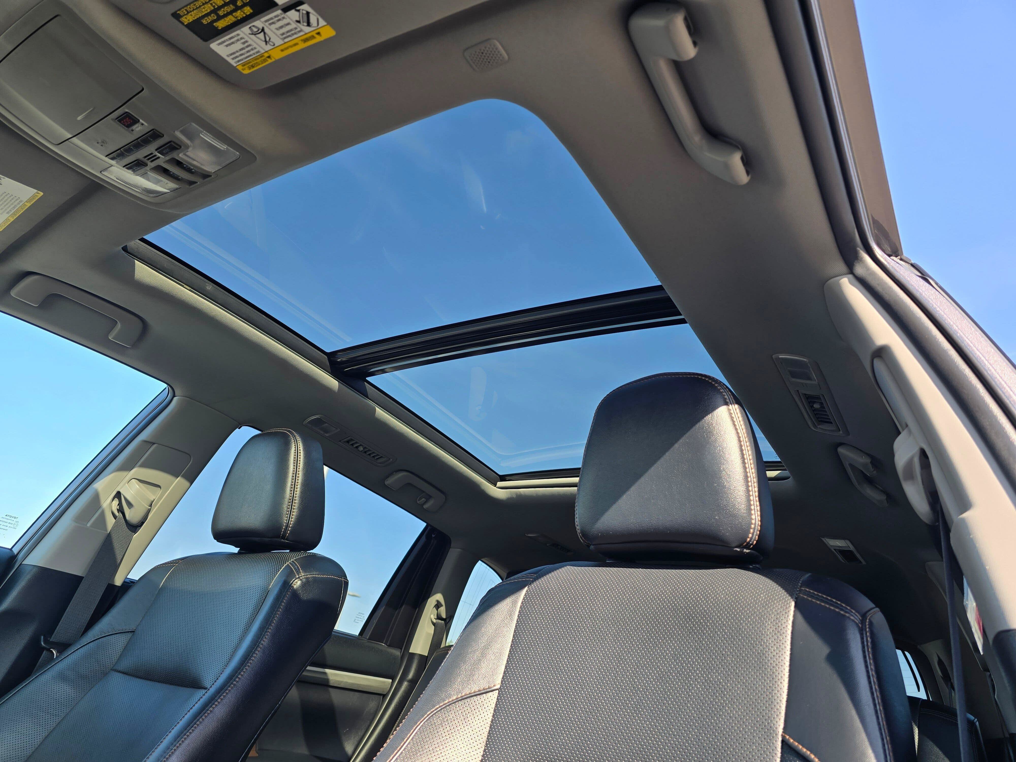 Used 2019 Toyota Highlander Limited Platinum AWD/4WD image 28