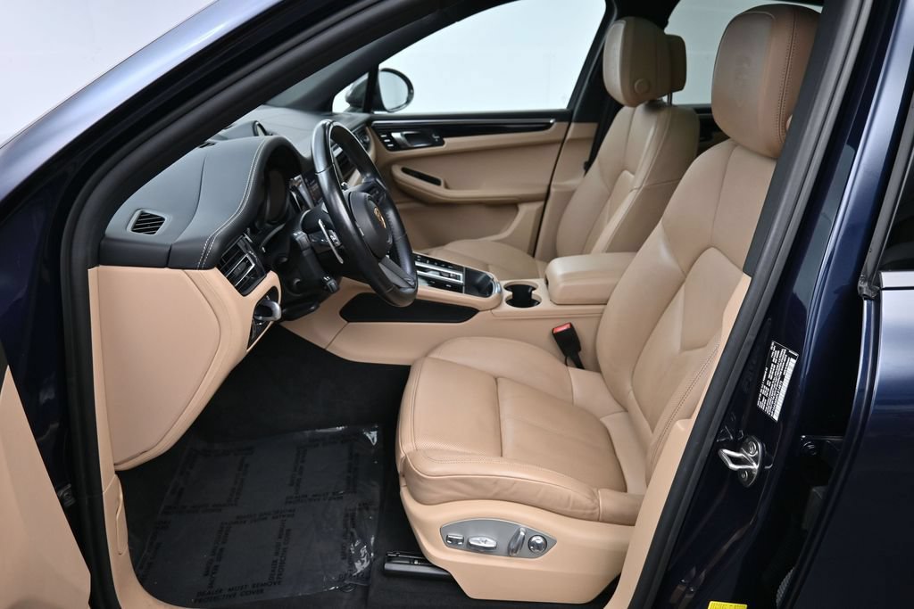 Certified 2023 Porsche Macan Turbo AWD/4WD image 8