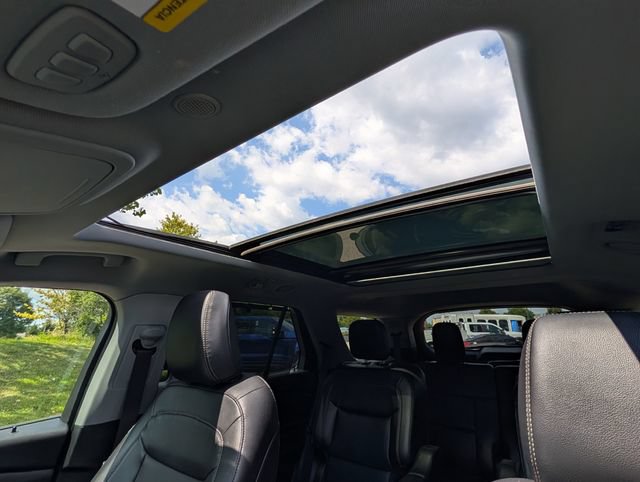 Used 2023 Ford Explorer Limited w/ Limited Technology Package AWD/4WD image 31