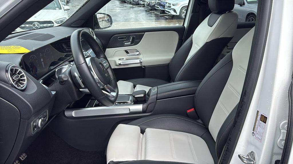Used 2023 Mercedes-Benz GLB 250 image 17
