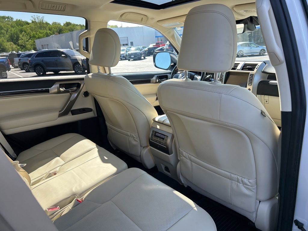 Used 2021 Lexus GX 460 Luxury w/ Accessory Package AWD/4WD image 43