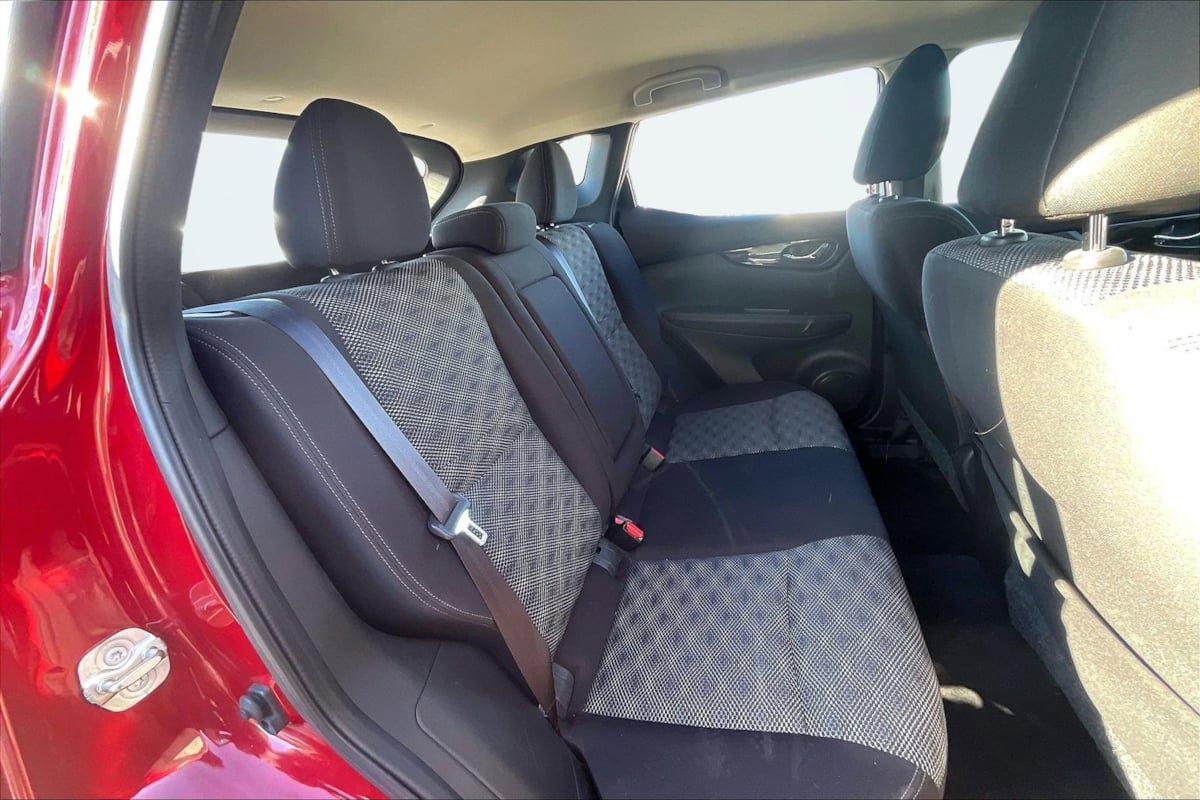 Used 2018 Nissan Rogue Sport SV w/ SV Technology Package AWD/4WD image 27