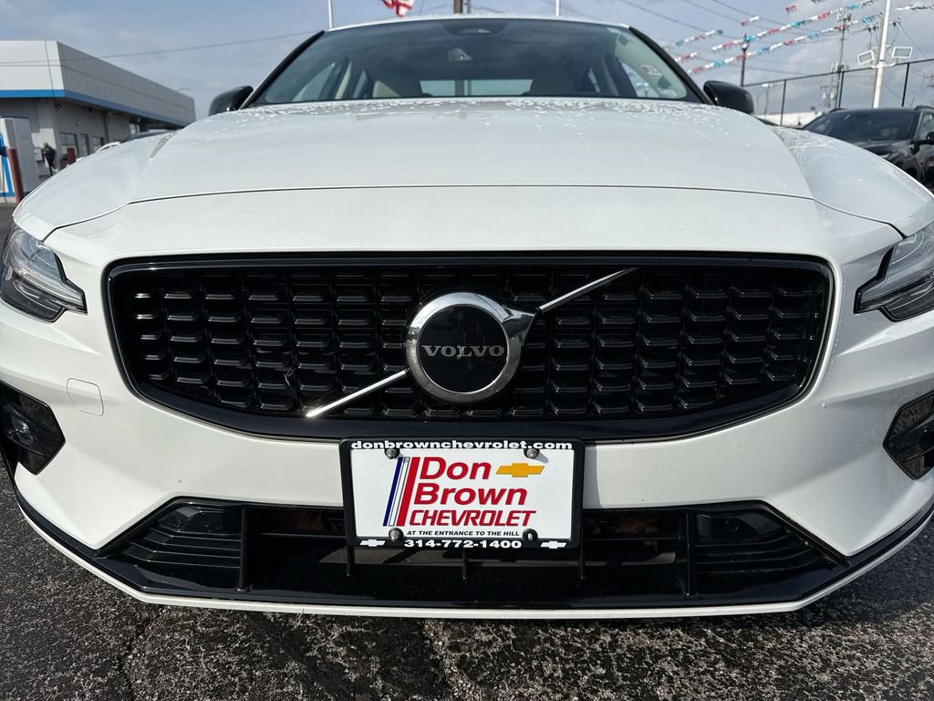 Used 2024 Volvo S60 B5 Core image 32