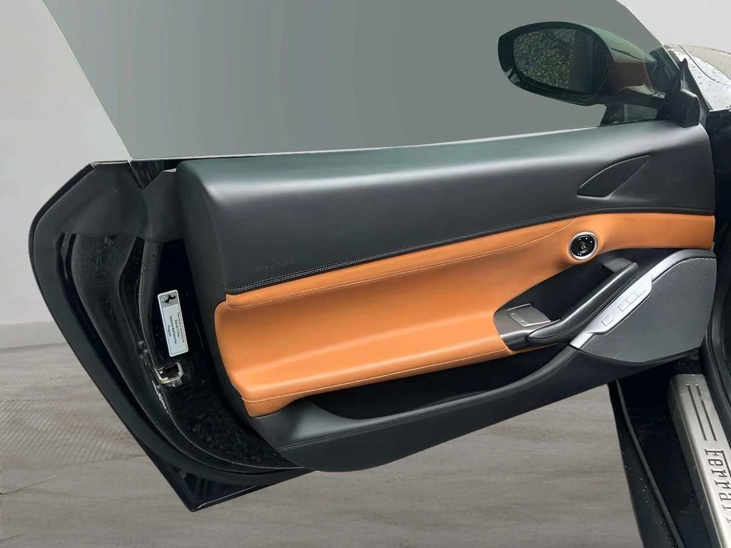 Used 2020 Ferrari Portofino Base image 17