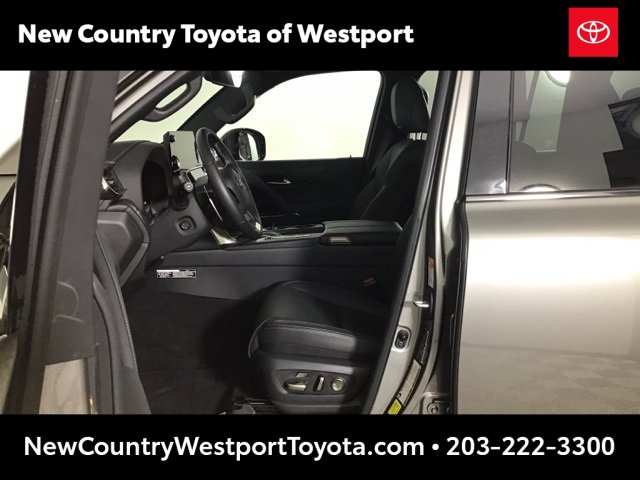 Used 2024 Lexus LX 600 4WD w/ Luxury Package image 9