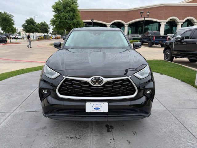 Used 2023 Toyota Highlander LE image 2