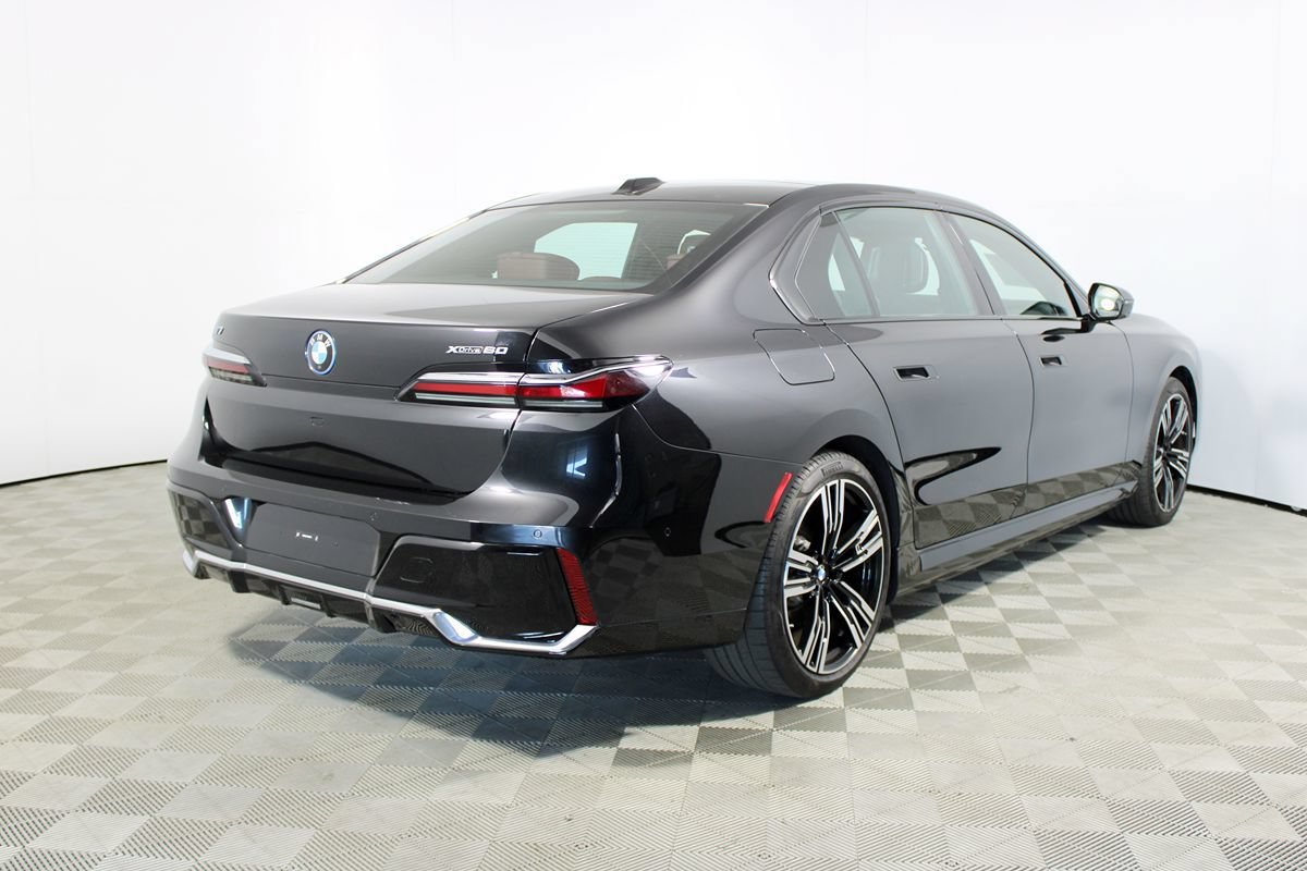 Used 2024 BMW i7 xDrive60 AWD/4WD image 44
