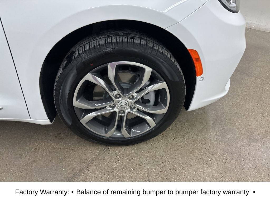 Used 2026 Chrysler Pacifica Pinnacle image 14