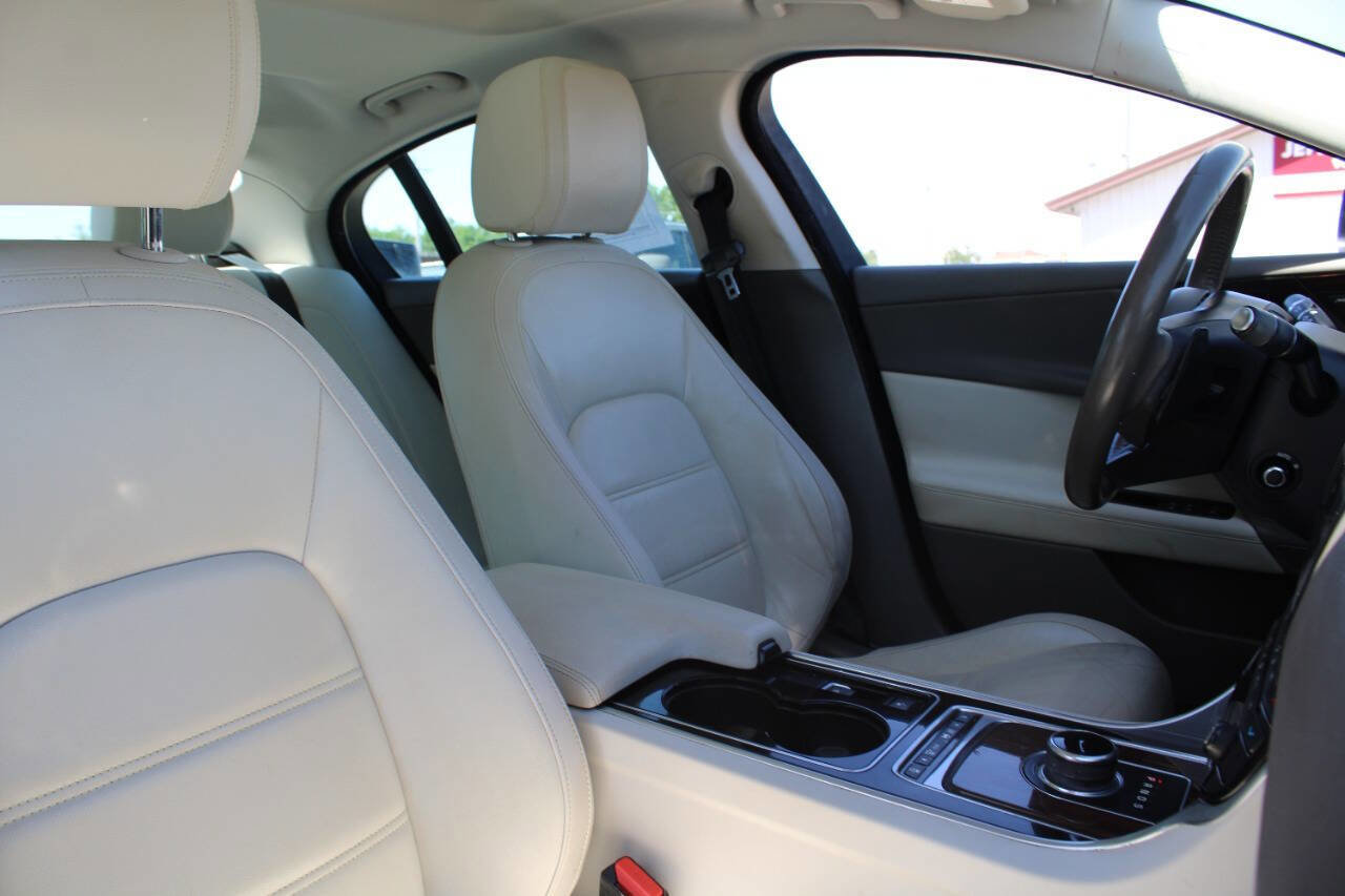Used 2017 Jaguar XE Prestige AWD/4WD image 14