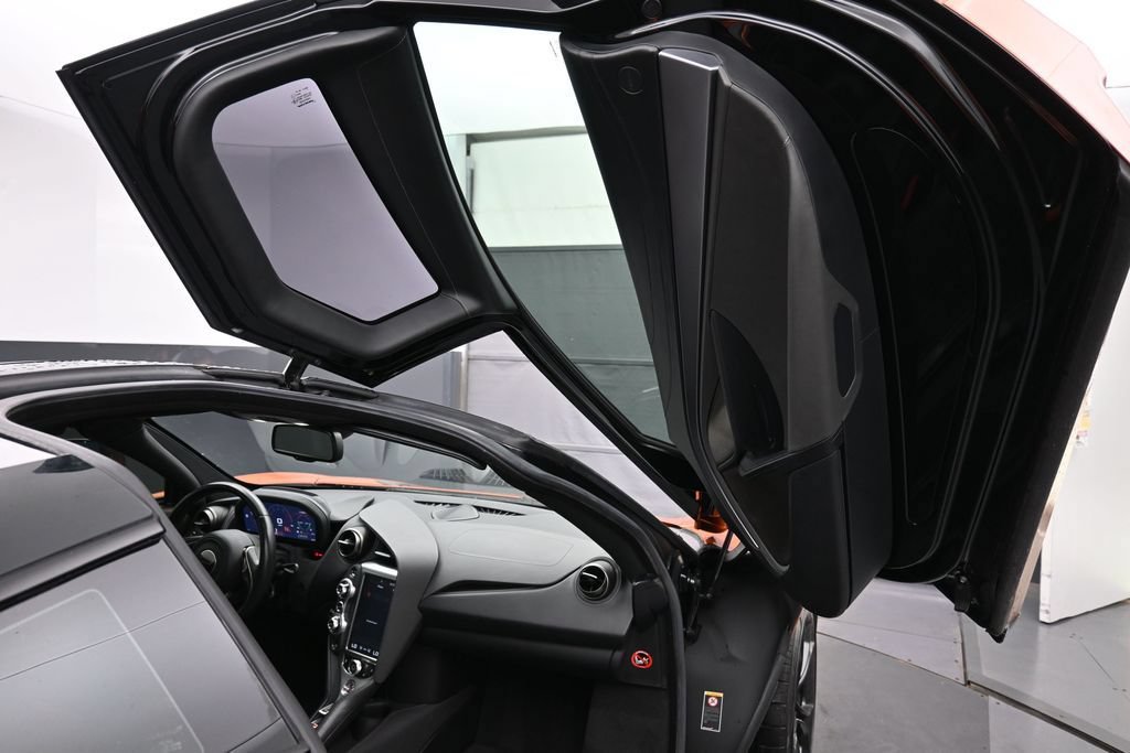 Used 2019 McLaren 720S Luxury RWD image 28