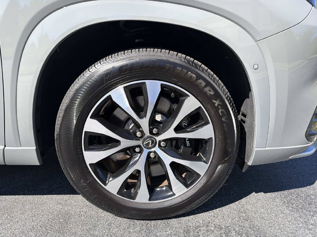 Used 2025 Lexus TX 500h AWD w/ Technology Package image 25