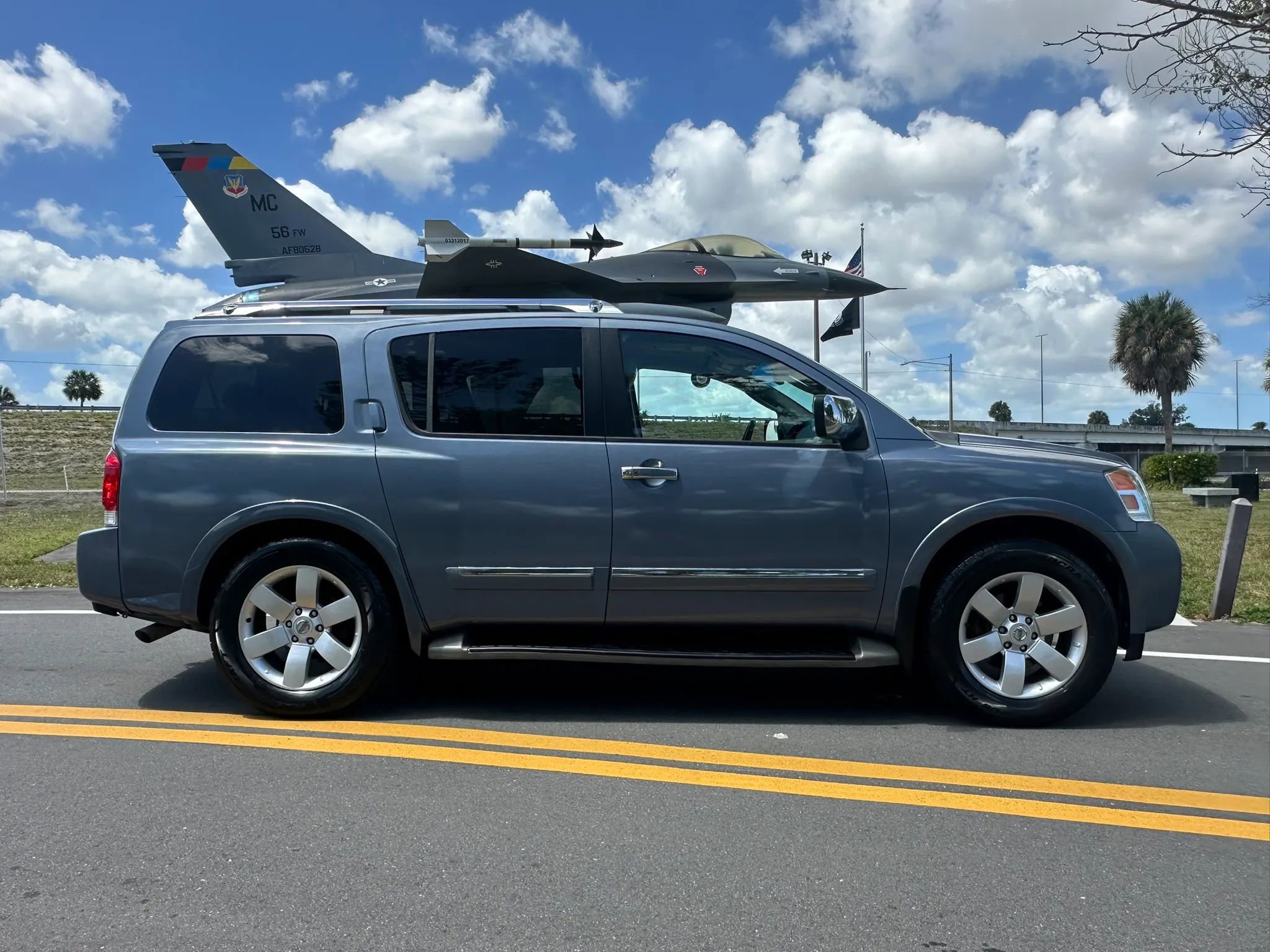 Used 2011 Nissan Armada SL image 1