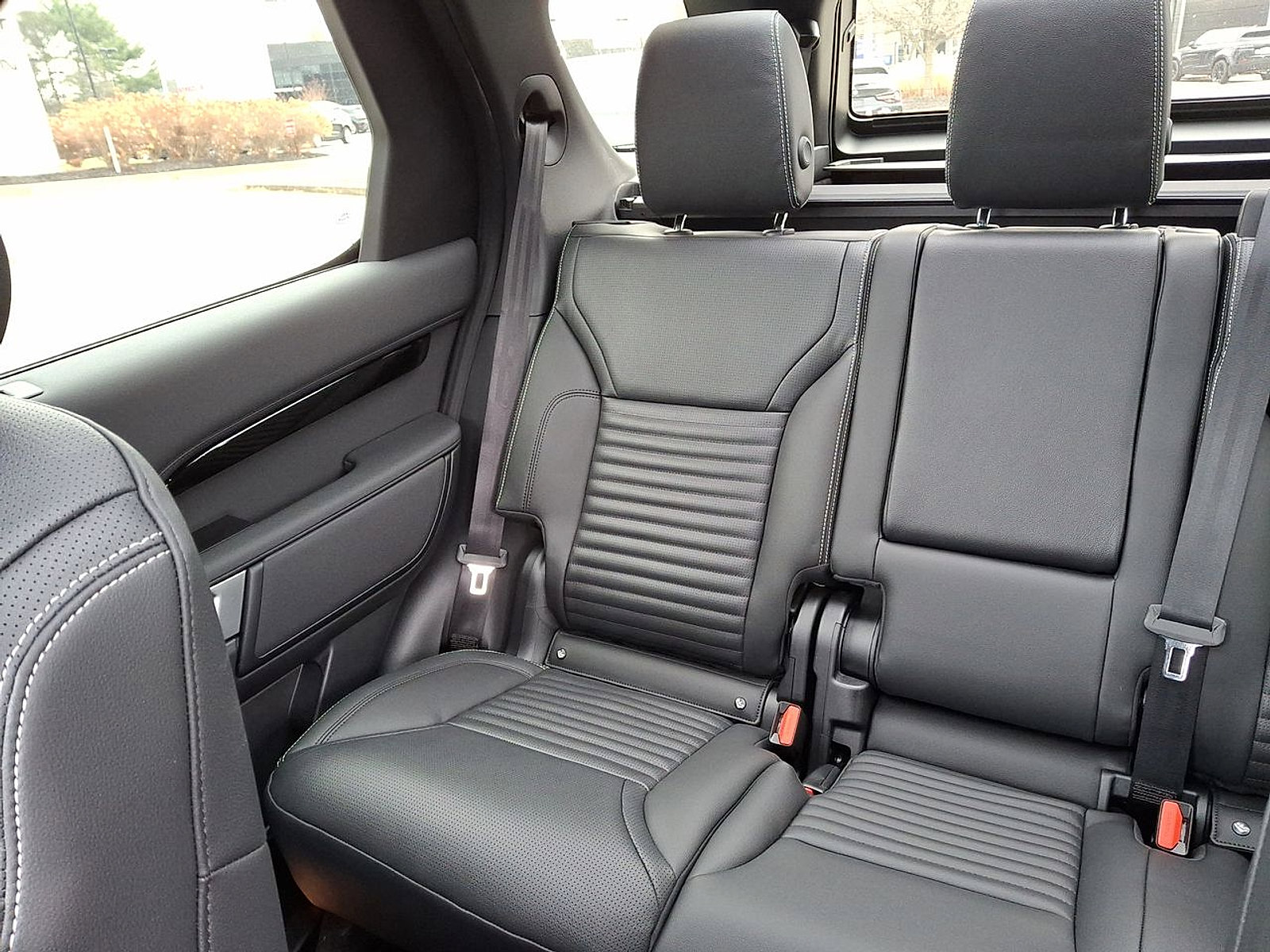 Certified 2025 Land Rover Discovery S AWD/4WD image 12