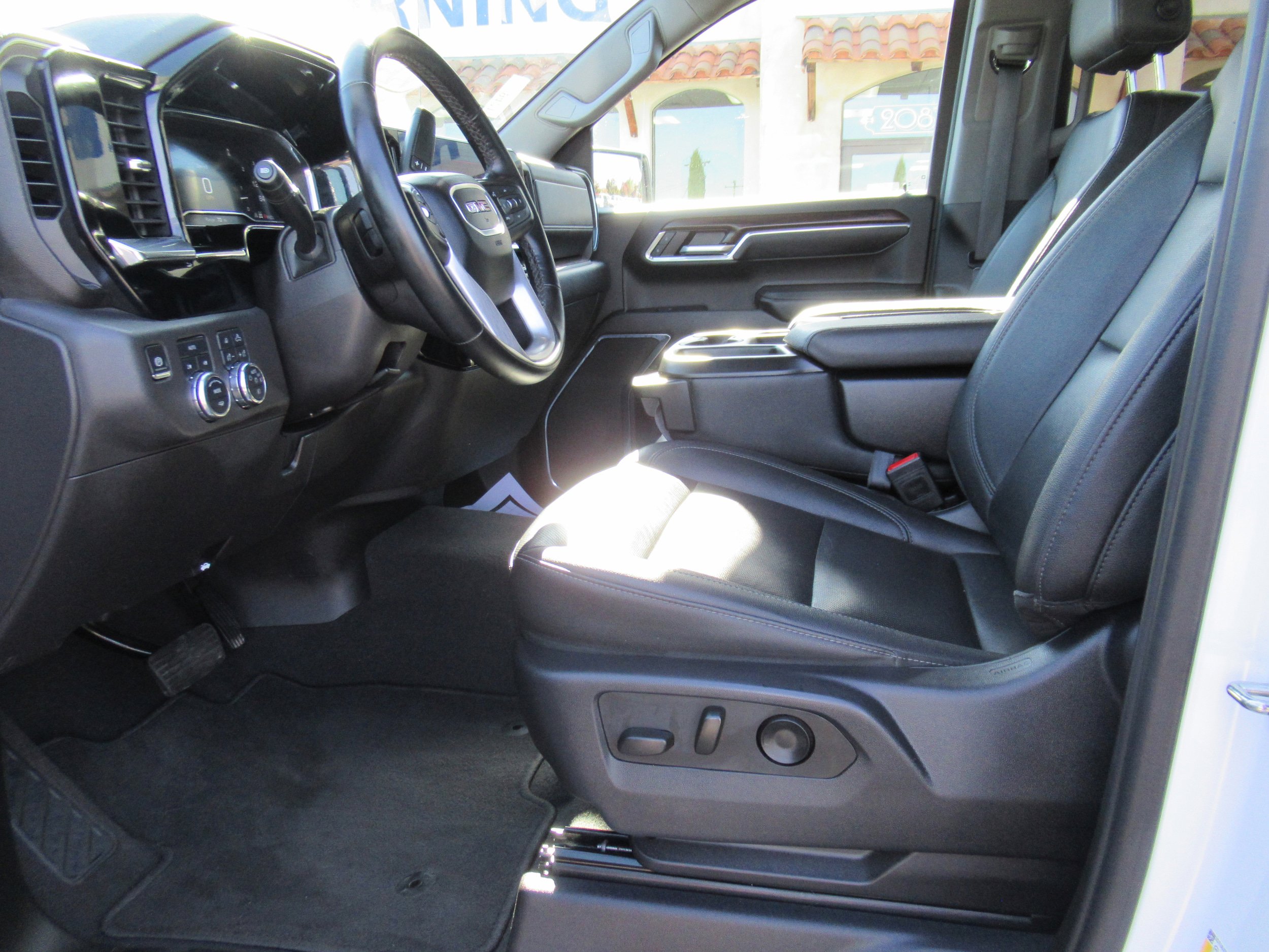 Used 2024 GMC Sierra 1500 SLT AWD/4WD image 6