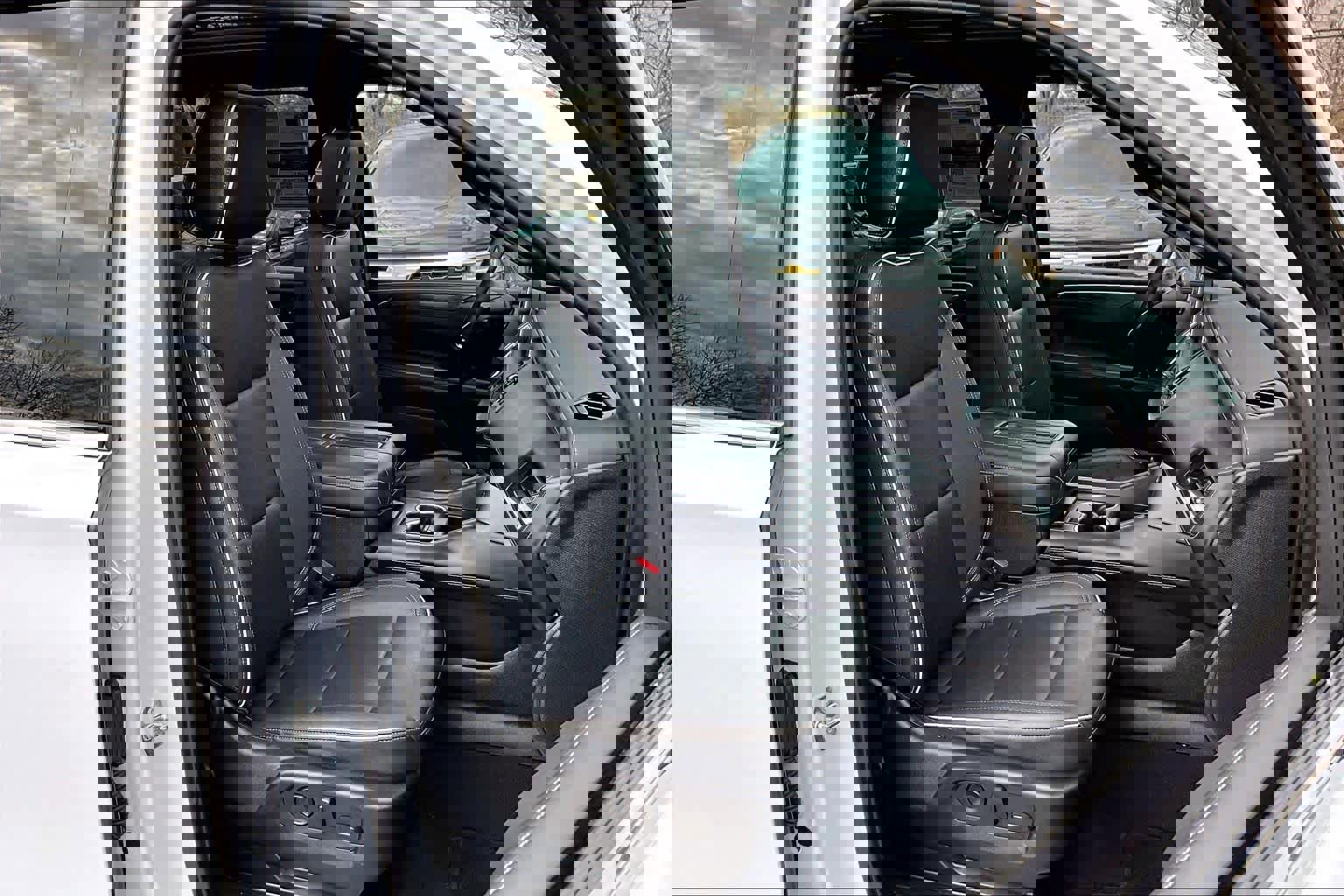 Used 2023 Chevrolet Suburban Premier AWD/4WD image 8