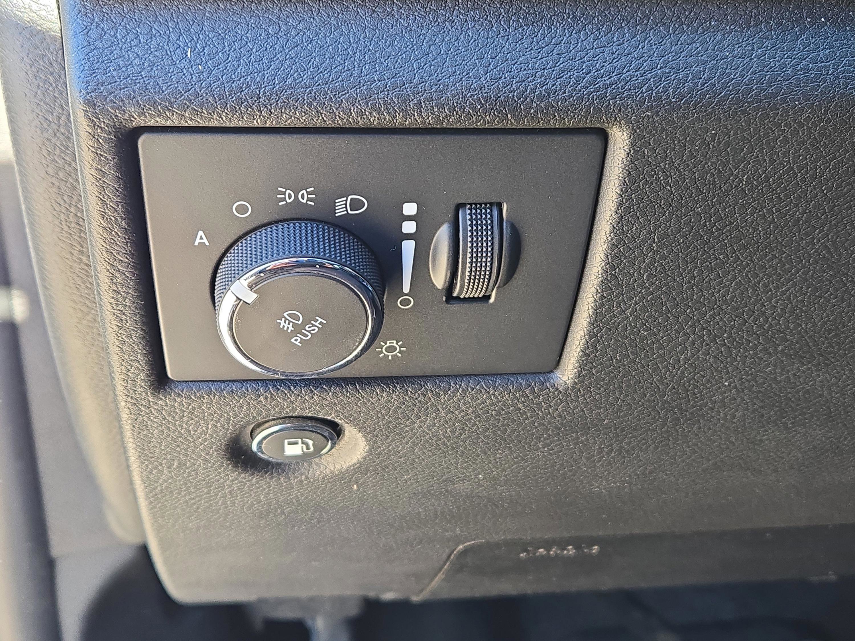 Used 2021 Jeep Grand Cherokee Limited image 23