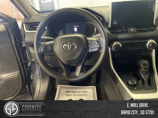 Used 2024 Toyota RAV4 XLE AWD/4WD image 15