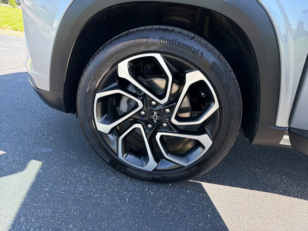 Used 2025 Chevrolet Trax RS w/ Driver Confidence Package FWD image 28
