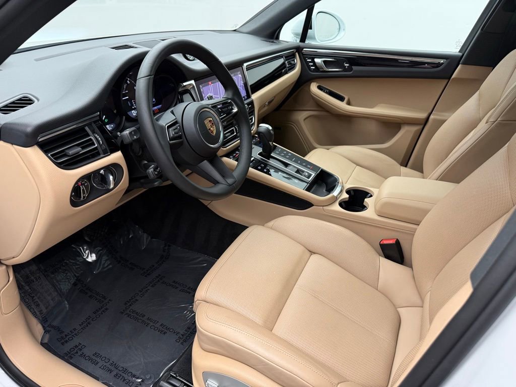 Used 2025 Porsche Macan image 4