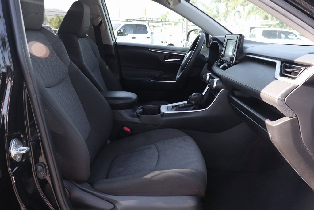 Used 2022 Toyota RAV4 XLE image 34