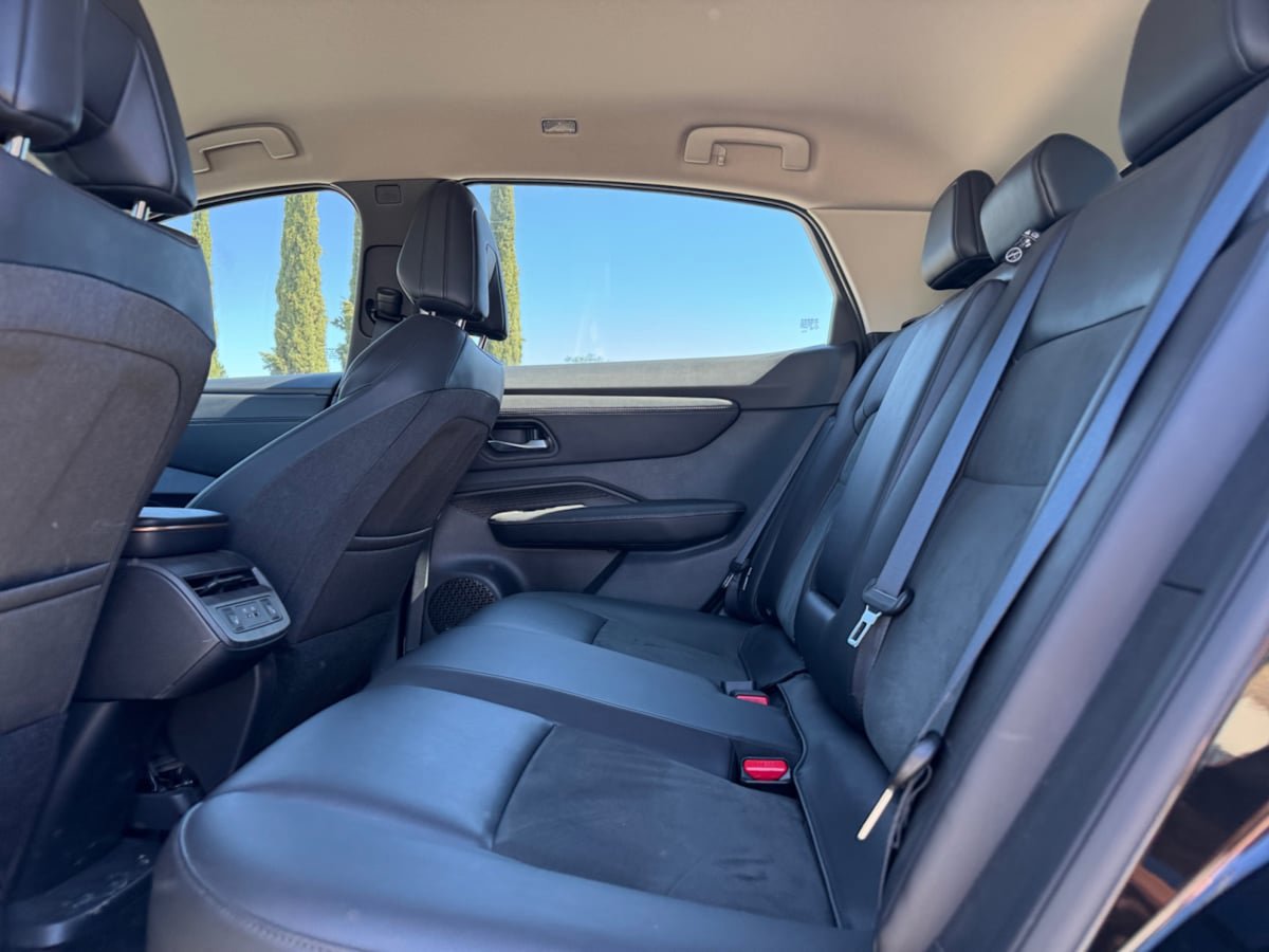 Used 2023 Nissan Ariya AWD image 17