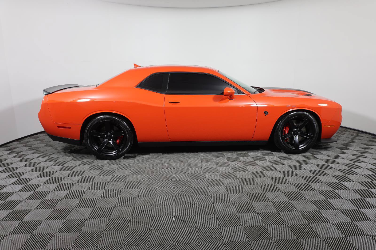 Used 2017 Dodge Challenger SRT Hellcat RWD image 4