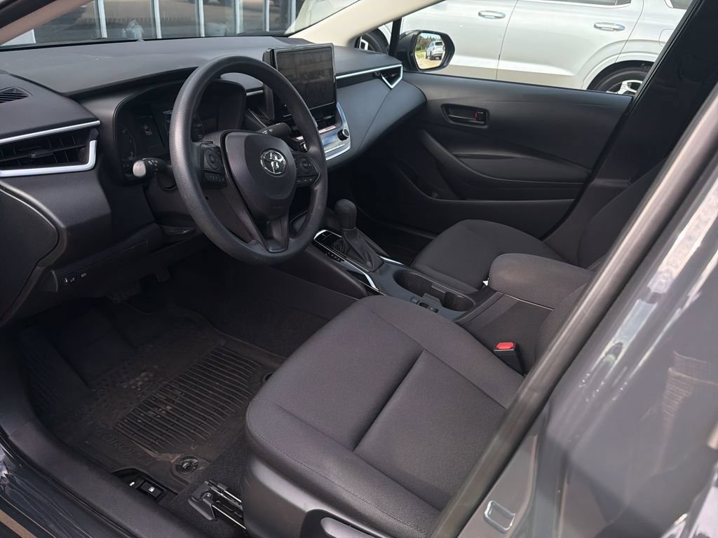 Used 2025 Toyota Corolla LE FWD image 6