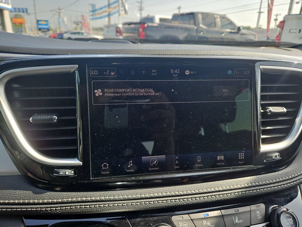 Used 2024 Chrysler Pacifica Limited FWD image 29