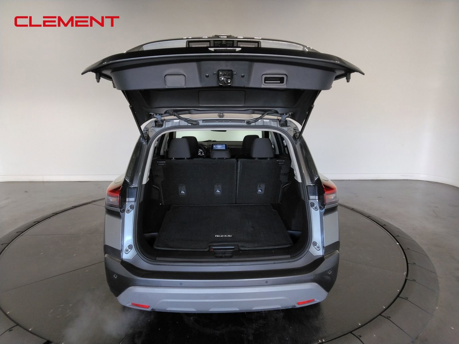 Used 2023 Nissan Rogue S image 8