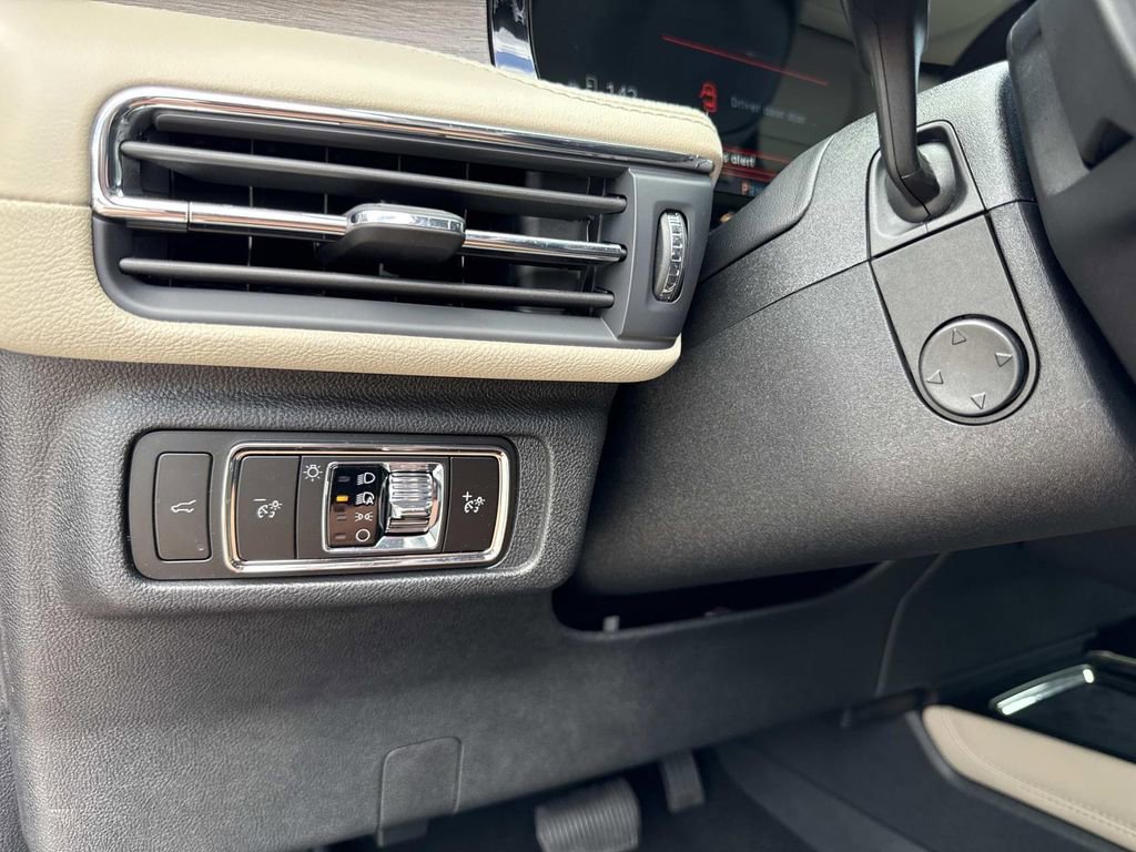 New 2025 Lincoln Corsair Reserve image 31