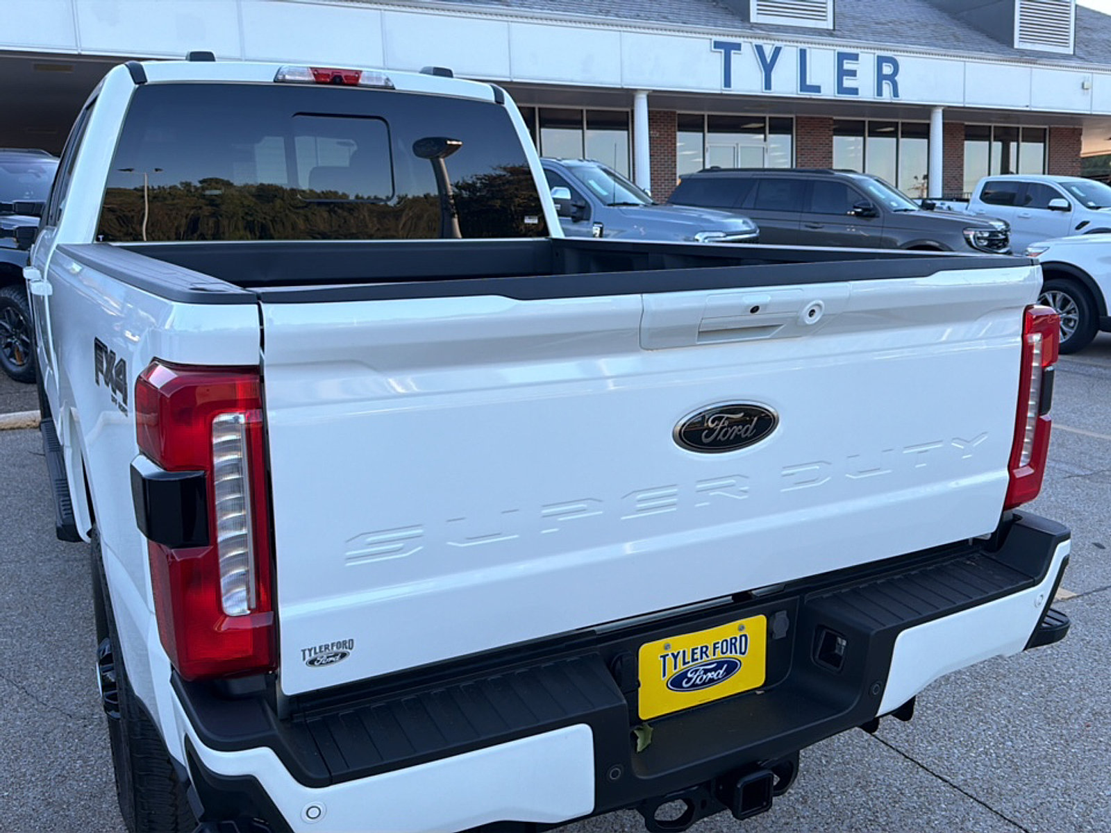 Used 2024 Ford F250 Lariat w/ Lariat Ultimate Package AWD/4WD image 9