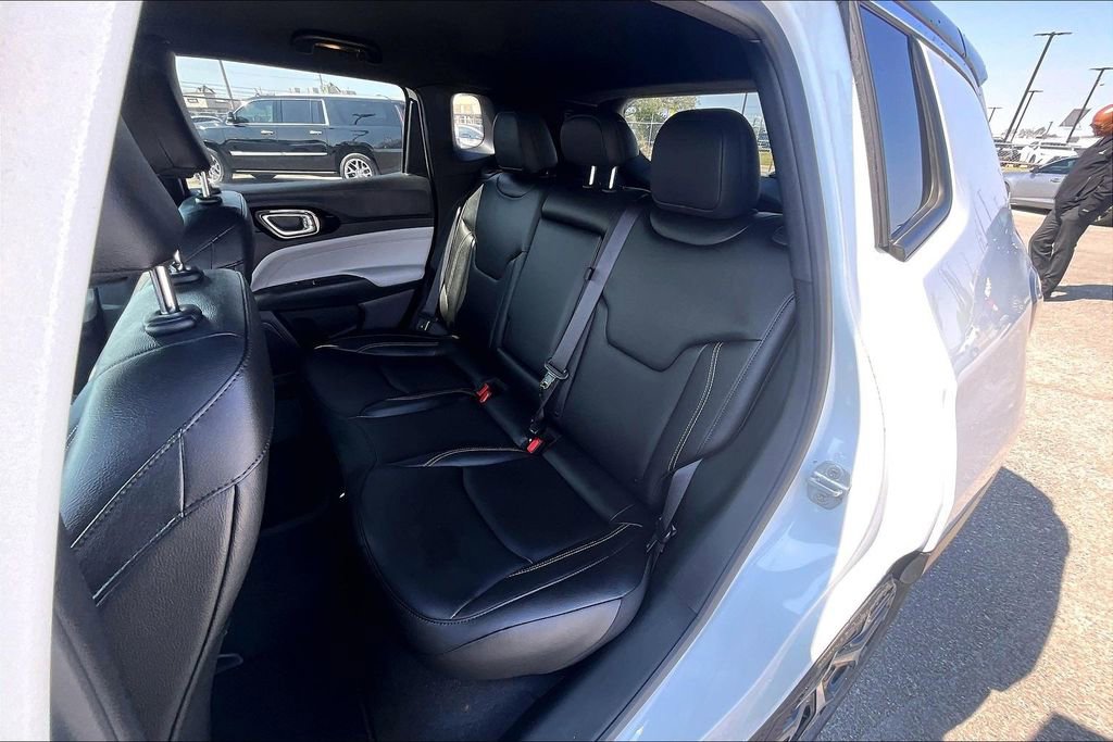 Used 2025 Jeep Compass Limited image 35