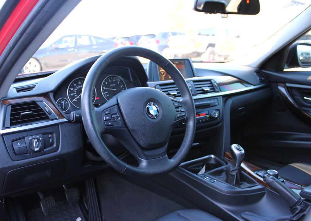 Used 2013 BMW 335i xDrive Sedan AWD/4WD image 15
